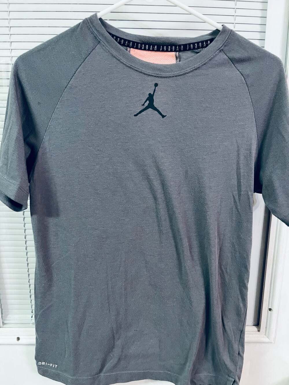Jordan Graphic Performance T-Shirt Gray Orange Youth XL